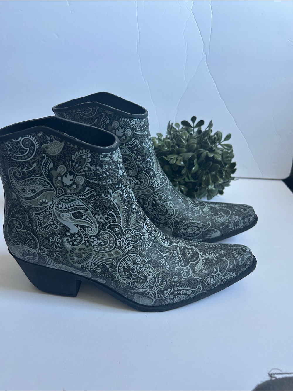Nomad Paisley-Print Gray Pointed Ankle Booties.(plastic Boots)